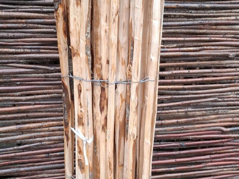 Nr 160 Frans Schapenhek kastanje 175 cm hoog, latafstand 6 cm. Lengte 425 cm