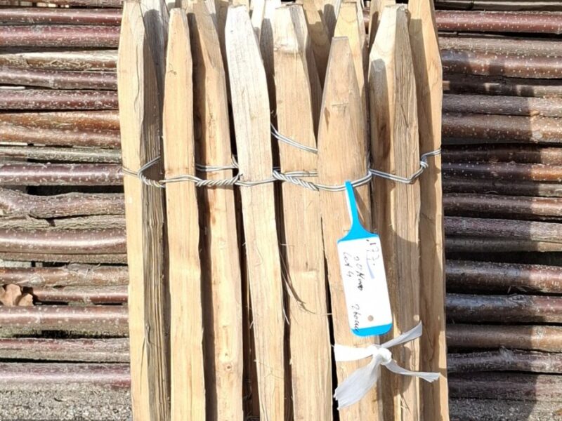 Nr 177 Frans Schapenhek kastanje 50 cm hoog, latafstand 4. Lengte 260 cm.