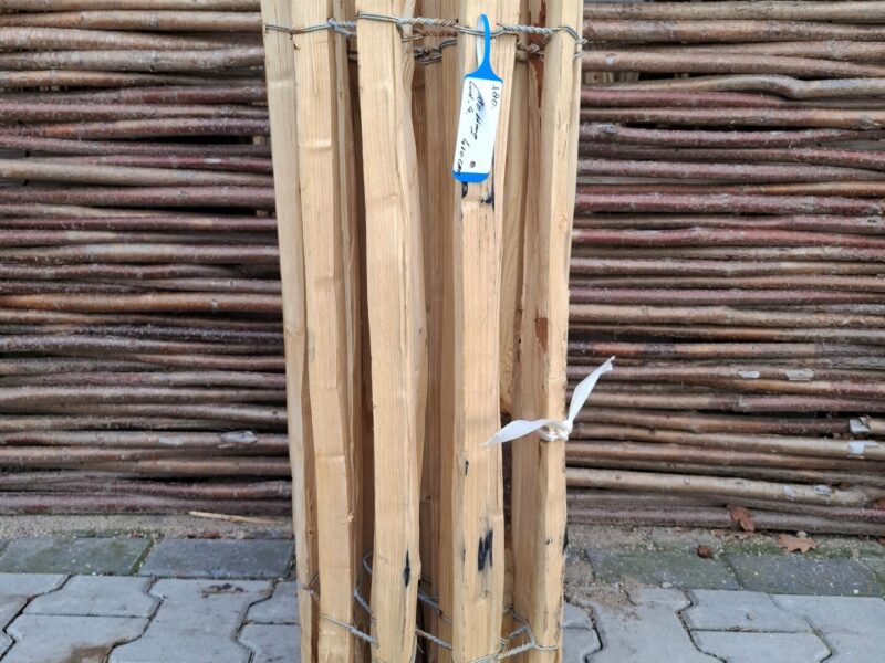 Nr 180 Frans Schapenhek kastanje 80 cm hoog, latafstand 4 cm. Lengte 410 cm