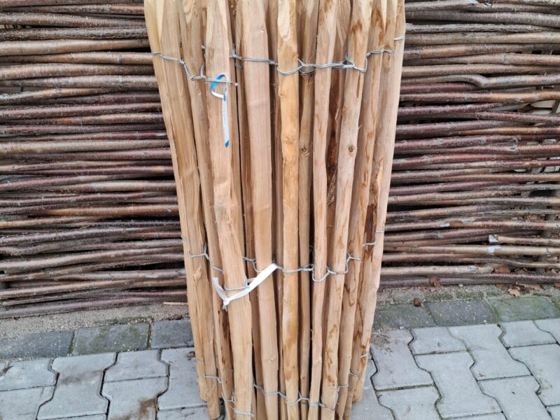 Nr 190 Frans Schapenhek kastanje 100 cm hoog, latafstand 2 cm. Lengte 450 cm