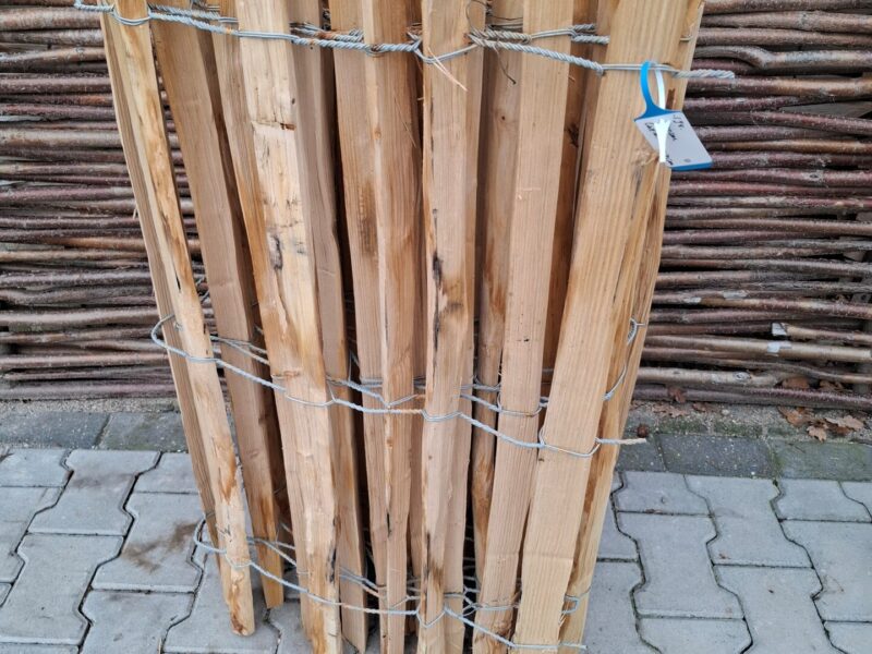 Nr 194 Frans Schapenhek kastanje 100 cm hoog, latafstand 10 cm. Lengte 950 cm