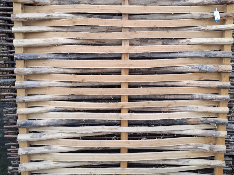 Nr 206 Vlechtscherm kastanje 180 cm hoog, lengte 150 cm.