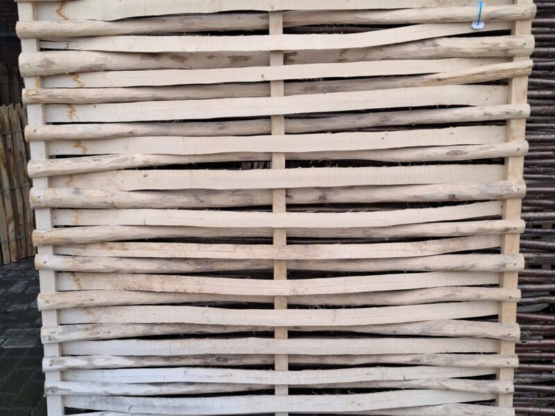 Nr 210 Vlechtscherm Hazelaar 180 cm hoog, lengte 150 cm.