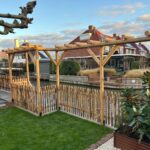 Kastanje paal 4-zijdig, ronde hoeken diameter 10 cm, lengte 270 cm, kastanje rasterlat, halfrond en gepunt, 100 cm lang, kastanje paal 200 cm lang, diameter 7/9 cm halfrond, kastanje paal 250 cm lang, diameter 7/9 cm, halfrond, kastanje paal 250 cm lang, diameter 7/9 cm, gepunt