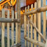 Kastanje paal 4-zijdig, ronde hoeken diameter 10 cm, lengte 270 cm, kastanje rasterlat, halfrond en gepunt, 100 cm lang, kastanje paal 200 cm lang, diameter 7/9 cm halfrond, kastanje paal 250 cm lang, diameter 7/9 cm, halfrond, kastanje paal 250 cm lang, diameter 7/9 cm, gepunt