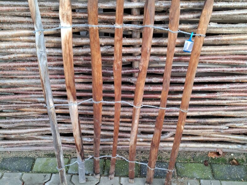 Nr 197 Frans Schapenhekwerk kastanje 100 cm hoog, latafstand 6 cm. Lengte 65 cm.