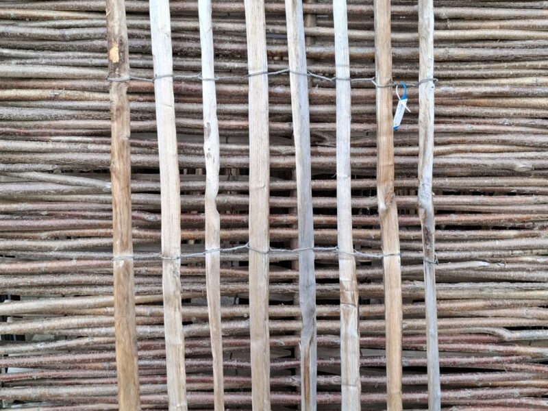 Nr 201 Frans Schapenhekwerk kastanje 200 cm hoog, latafstand 6 cm. Lengte 70 cm.