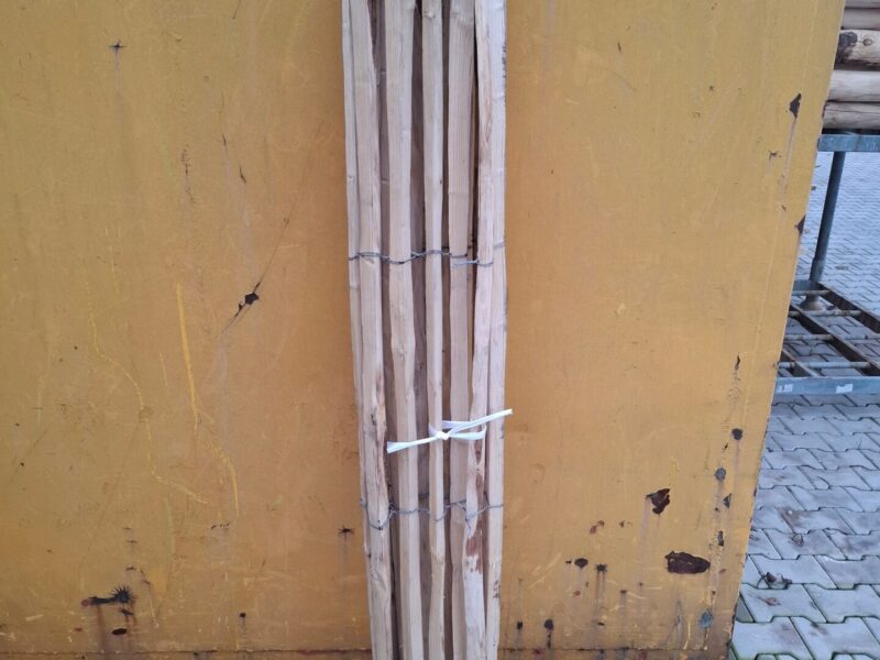 Nr 202 Frans Schapenhekwerk kastanje 175 cm hoog, latafstand 2 cm. Lengte 85 cm.