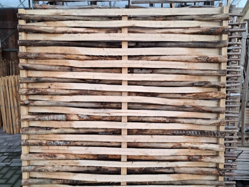 Nr 222 Vlechtschermen kastanje (7 stuks) 180 cm hoog, lengte 165 cm.