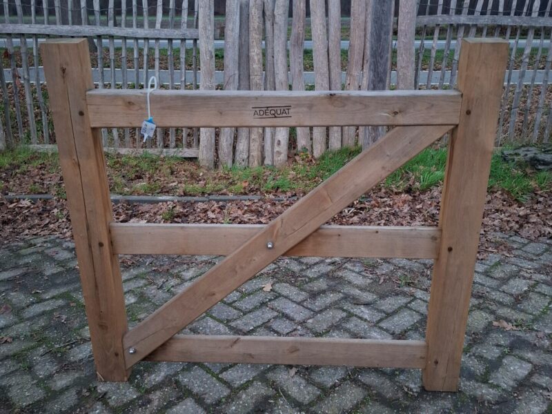 Nr 41 Schapenhek poort kastanje 110 cm hoog, lengte 120 cm.