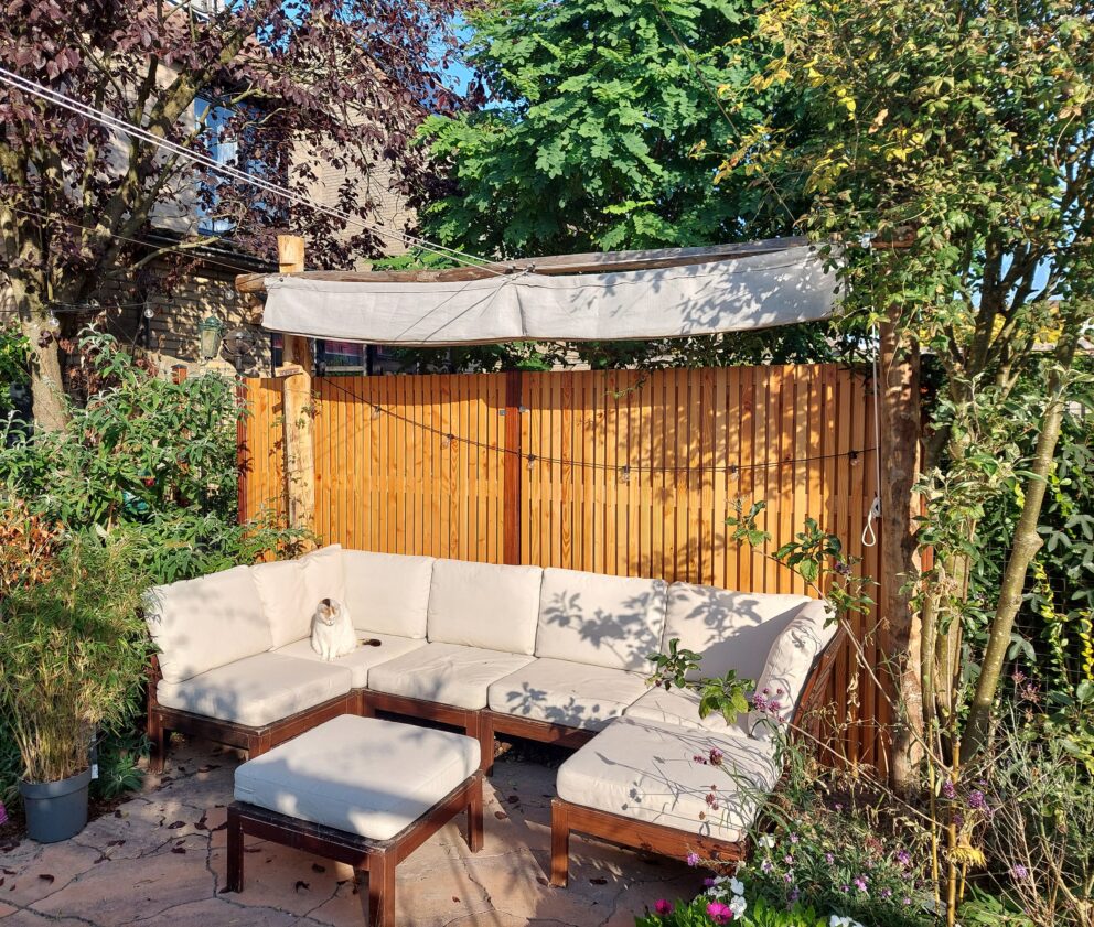 Kastanje paal 350 cm lang, diameter 13/16 cm, ongepunt en kastanje paal 350 cm lang, diameter 7/9 cm, ongepunt, pergola met schaduwdoek