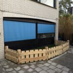 Robinia paal 400 cm lang, diameter 16-18 cm, geschuurd en robinia schaaldeel geschuurd 2,5 x 15/22 x 250 cm