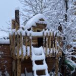 Kastanjepaal vierzijdig, ronde hoeken, diameter 10 cm, 220 cm lang, kastanje paal 350 cm lang, diameter 10-12 cm, ongepunt, kastanje balk rustiek bezaagd-8x8x300 cm, kastanje balk gezaagd-6x6x250 cm, kastanje schaaldeel gezaagd-2x15/22x250 cm, kastanje paal 250 cm lang, diameter 7-9 cm, halfrond, kastanje rasterlat, halfrond en gepunt, 200 cm lang, kastanje paal 300 cm lang, diameter 4-6 cm, ongepunt, kastanje paal 150 cm lang, diameter 2-4 cm, ongepunt, kastanje plank gezaagd - 3x15x250 cm Boomhut bouwen in de sneeuw