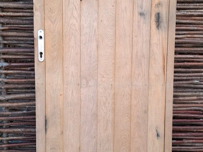 Nr 1 Poortdeur Eiken enkel 180 cm hoog & 81 cm breed  Inclusief RVS slot en deurklink