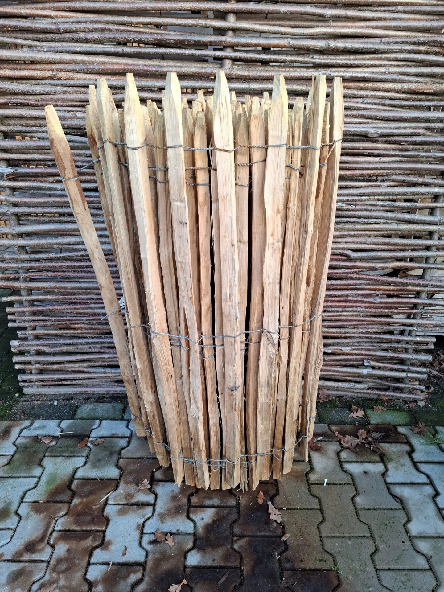 Nr 65 Schapenhek kastanje 120 cm hoog, latafstand 6 cm. Lengte 930 cm