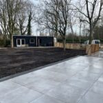 Frans schapenhek kastanje 120 cm hoog, latafstand 4 cm, 2 x 5m rol, kastanje paal 175cm lang, diameter 7/9 cm, gepunt, schapenhek poort kastanje (volgens klantspecificaties), 185 cm breed x 120 cm hoog, rechtsdraaiend, met poortsluiting met veer, schapenhek poort kastanje (volgens klantspecificaties), 194B x 120H, dubbele poort