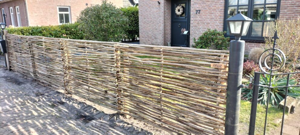 Hazelaar scherm Somme 3, 180Bx115H en kastanje paal 175 cm lang, diam. 7-9 cm, gepunt