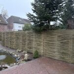 Wilgentenen per bos (18 - 20 tenen) en Kastanje paal 150/160 cm lang, diam. 10-12 cm, gepunt