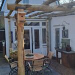 Kastanje paal 300 cm lang, diam. 13-16 cm, ongepunt en kastanje paal 500 cm lang, diam. 10-12 cm, ongepunt, pergola