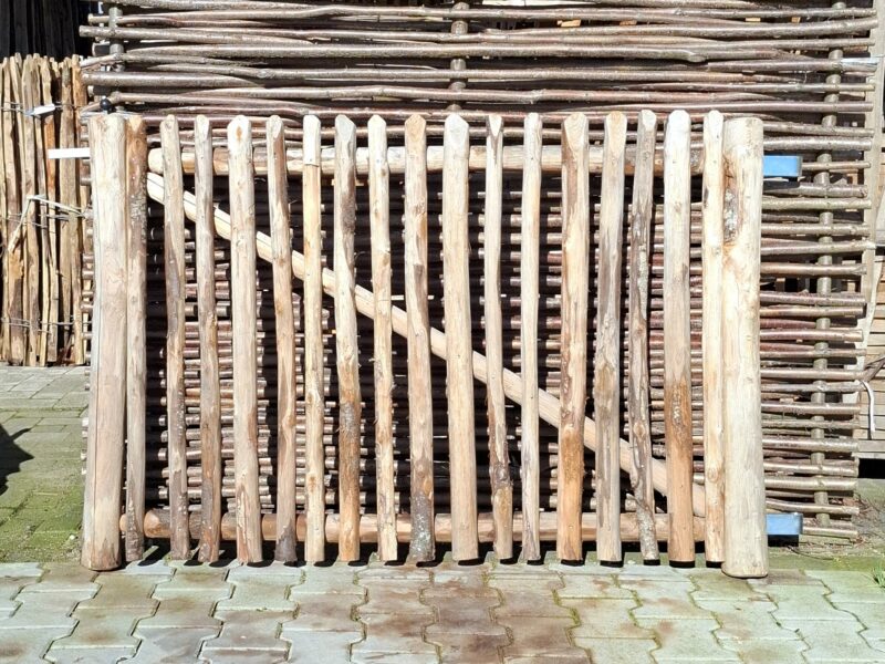 Nr 27 kastanje schapenhek poort rechtsdraaiend 100 cm hoog x 150 cm breed