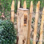 Frans schapenhek kastanje 100 cm hoog, latafstand 4 cm, 2x5 meter rol, kastanje paal 150/160 cm lang, diameter 7/9 cm, gepunt en kastanje paal 175 cm lang, diameter 10/12 cm, gepunt