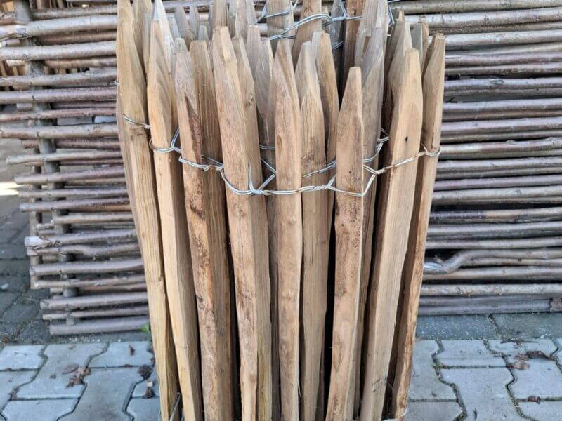 Nr 77 Schapenhek kastanje 80 cm hoog, latafstand 2 cm. Lengte 5 meter. Enkele latten los/stuk