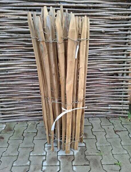 Nr 46 Schapenhek kastanje 120 cm hoog, latafstand 8 cm. Lengte 440 cm, 1 lat stuk