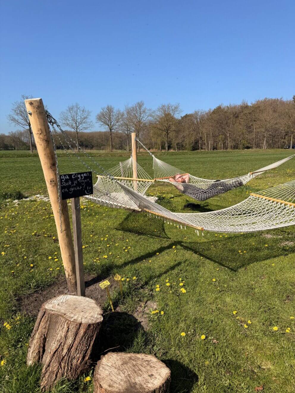 Robinia paal 400 cm lang, diameter 13/15 cm en robinia paal 300 cm, 13/15 cm, geschuurd, hangmat