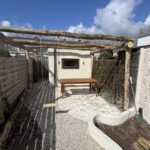 Robinia palen 250/350/500/600 cm lang, diameter 12-14 cm, geschild en gepunt, pergola