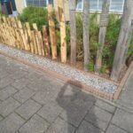 Kastanje paal 175 cm lang, diameter 10/12 cm, kastanje paal 150/160 cm lang, diameter 10/12 cm, gepunt, kastanje paal 120 cm lang, diameter 7/9 cm, gepunt en kastanje paal 100 cm, diameter 7/9 cm, gepunt, voortuin