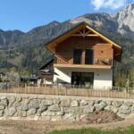 Frans schapenhek kastanje 100 cm hoog, latafstand 8 cm, 10 meter rol, kastanjepaal 7/9 cm, 100 cm lang voor bodemhuls, bodemhuls met grondplaat 8 cm en RVS schroeven 4,5 x 70, 100 stuks inclusief bitje