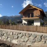 Frans schapenhek kastanje 100 cm hoog, latafstand 8 cm, 10 meter rol, kastanjepaal 7/9 cm, 100 cm lang voor bodemhuls, bodemhuls met grondplaat 8 cm en RVS schroeven 4,5 x 70, 100 stuks inclusief bitje