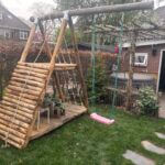 Kastanje paal 250 cm lang, diam. 7-9 cm, gepunt, HALFRONDE Kastanje paal 200 cm lang, diam. 7-9 cm, Kastanje plank gezaagd - 3x20x250 cm, Kastanje paal 100 cm lang, diam. 7-9 cm, gepunt, Kastanje paal 200 cm lang, diam. 7-9 cm, gepunt, Kastanje paal 300 cm lang, diam. 10-12 cm, gepunt, Kastanje paal 150/160 cm lang, diam. 7-9 cm, gepunt en Kastanje plank gezaagd - 4x20x250 cm, klimtoestel