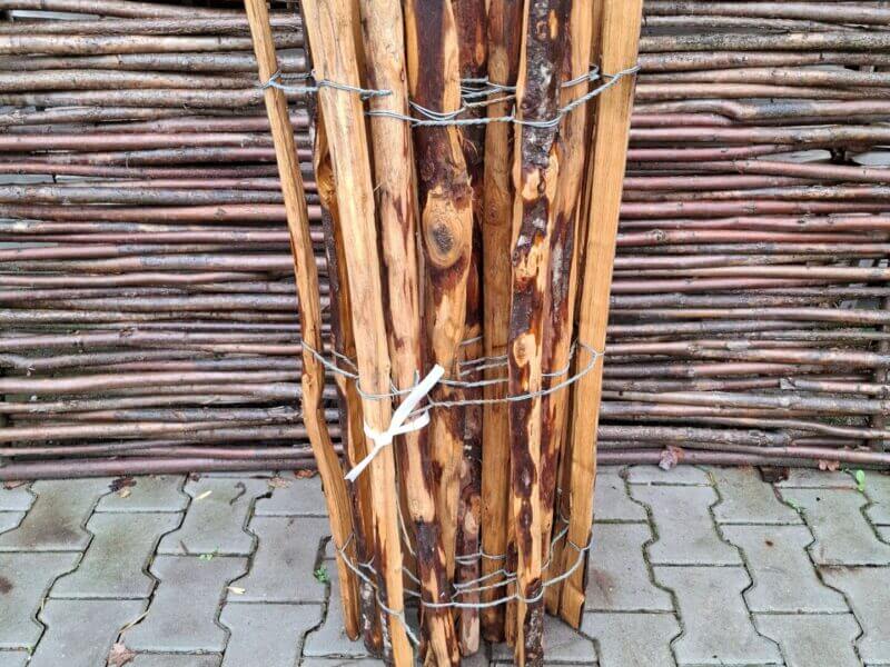 Nr 103 Schapenhek kastanje 100 cm hoog, latafstand 10 cm. Lengte 420 cm.