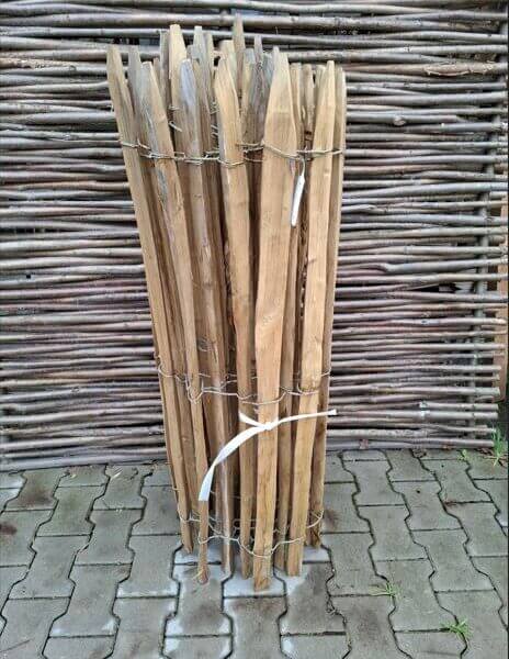 Nr 46 Schapenhek kastanje 120 cm hoog, latafstand 8 cm. Lengte 440 cm. 1 lat stuk.