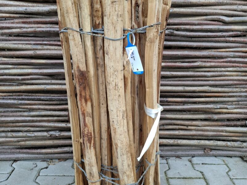 Nr 123 Schapenhek kastanje 80 cm hoog, latafstand 8 cm. Lengte 430 cm