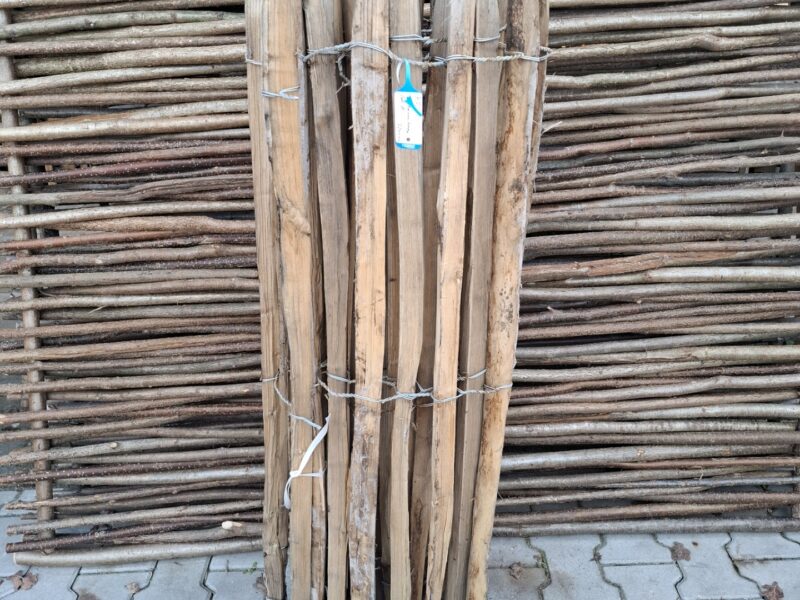 Nr 75 Schapenhek kastanje 120 cm hoog, latafstand 8 cm. Lengte 370 cm.