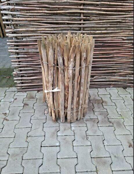 Nr 121 Schapenhek kastanje 80 cm hoog, latafstand 2 cm. Lengte 5 meter. 3 latten stuk