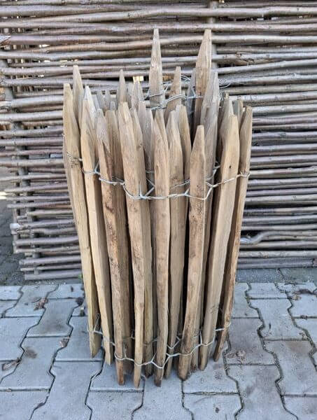 Nr 77 Schapenhek kastanje 80 cm hoog, latafstand 2 cm. Lengte 5 meter. Enkele latten los/stuk