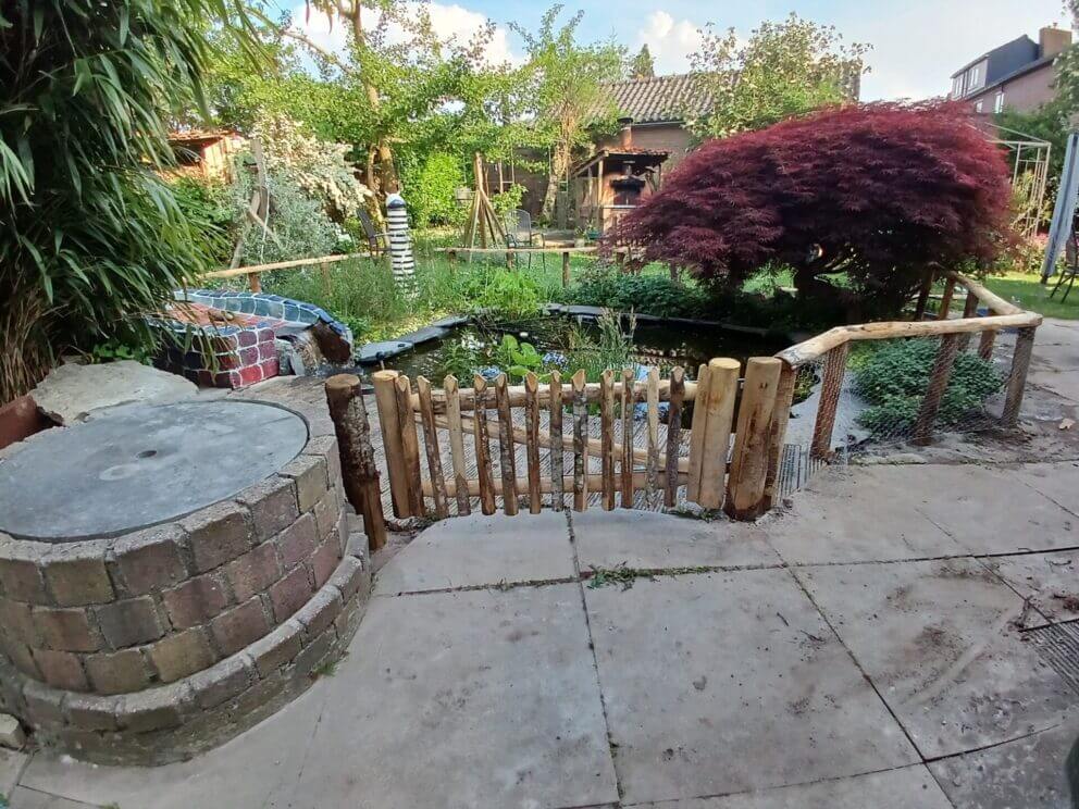 HALFRONDE kastanje paal 200 cm lang, diameter 7/9 cm, schapenhek poort kastanje (volgens klantspecificaties), 110 breed x 50 hoog (cm), rechtsdraaiend, RVS schroeven 4,5 x 60, 100 stuks inclusief bitje