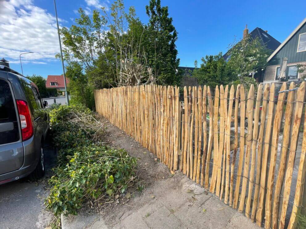 Frans schapenhek kastanje 150 cm hoog, latafstand 2 cm, 3 meter rol