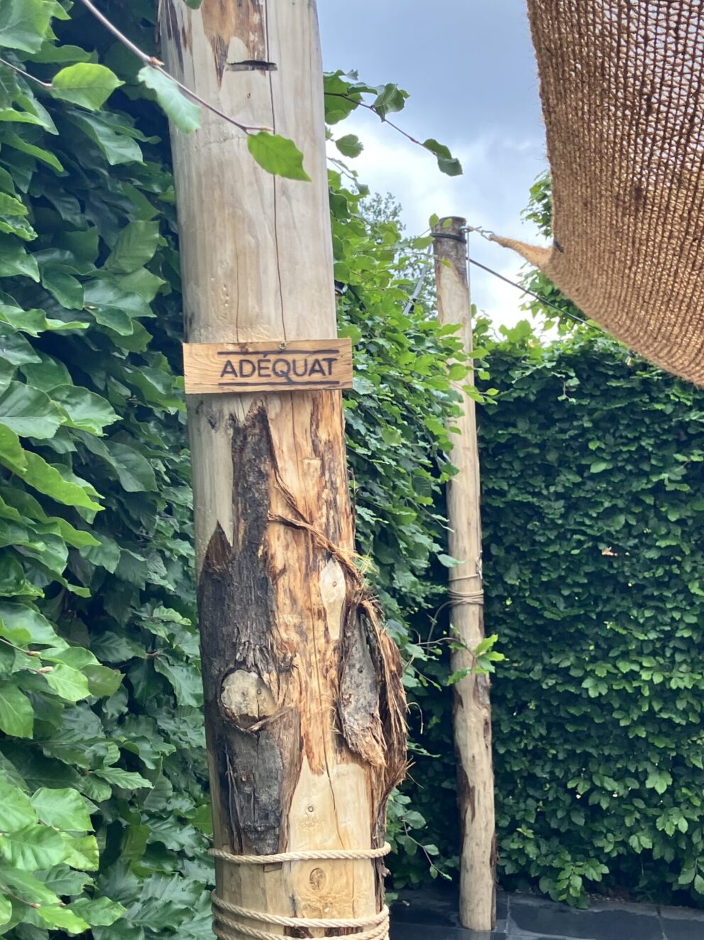 Kastanje paal 350 cm lang, diam. 13-16 cm, ongepunt, eethoek, terras