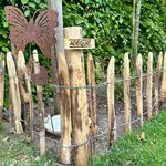 Frans schapenhek kastanje 50 cm hoog, latafstand 10 cm, 10 meter rol en kastanje paal 120 cm lang, 7/9 cm, gepunt
