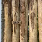 Frans schapenhek kastanje 100 cm hoog, latafstand 10 cm, 10 meter rol, kastanje paal 250 cm lang, diameter 13/16 cm, ongepunt en kastanje paal 175 cm lang, diameter 10/12 cm, gepunt