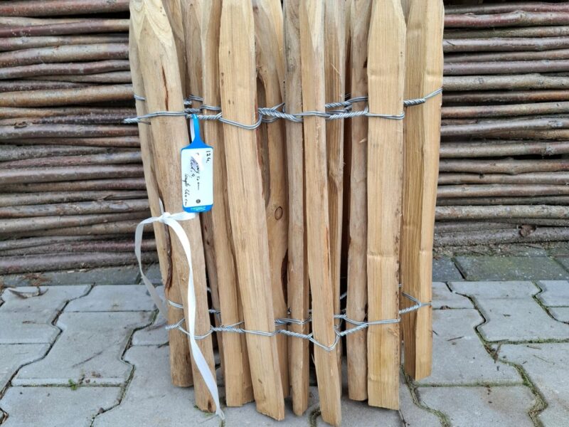Nr 124 Schapenhek kastanje 50 cm hoog, latafstand 4 cm. Lengte 440 cm.