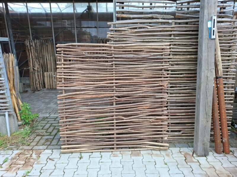 Nr 135 Hazelaarscherm Somme 2 (150 cm x 150 cm). 1 staander stuk