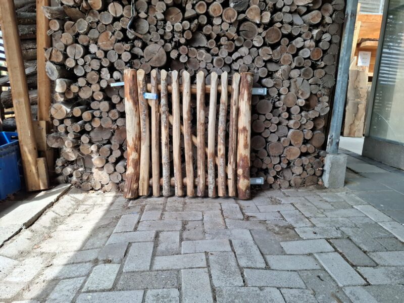 Nr 62 schapenhek poort kastanje enkel rechtsdraaiend 80 cm hoog x 81 cm breed