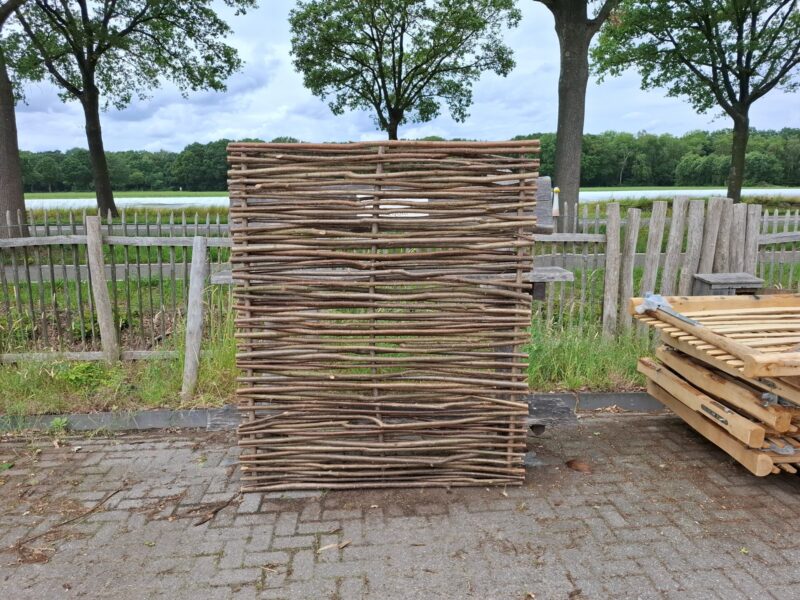 nr 231 hazelaarscherm Somme 1 - 180 cm hoog x 150 cm breed. 1 staander stuk