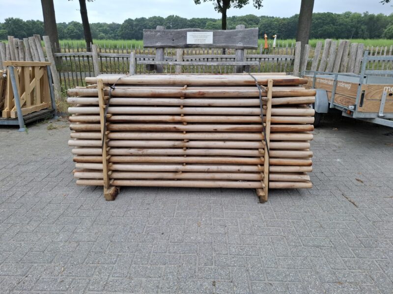 Eiken palen rond gefreesd- 220 cm lang - diameter 5-6 cm - prijs per stuk