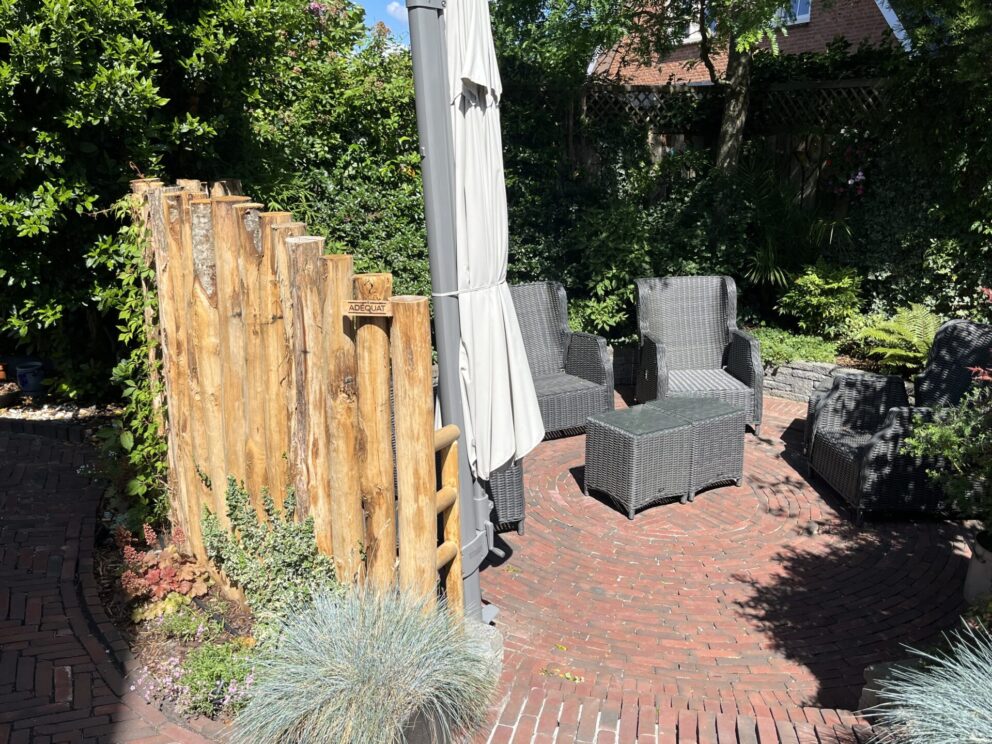 Kastanje paal 200 cm lang, diam. 10-12 cm, gepunt, palenwand